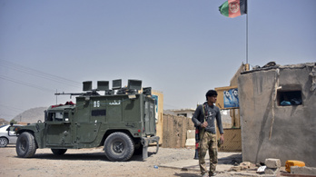 Megbénult a kandahári reptér
