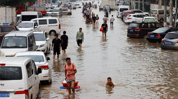 Több százan meghaltak a kínai áradásokban