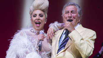 Lady Gaga személyes ikonjával duettezik