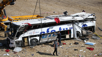 Legkevesebb 21-en meghaltak két törökországi buszbalesetben
