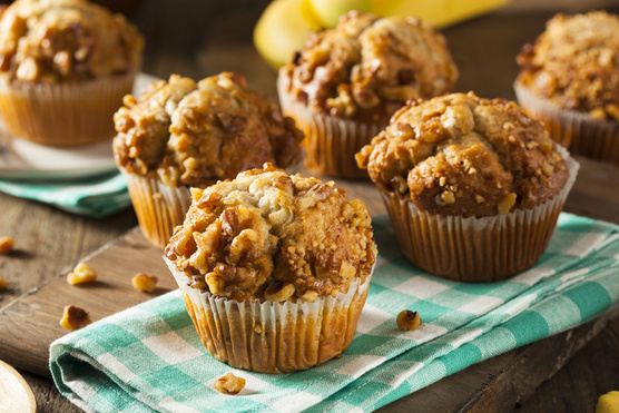 Banános-tejfölös muffinok – zabpehelyliszttel, egészségesebb változatban is finomak