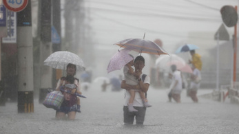 Ötmillió embert kell evakuálni Japánban az esőzések miatt
