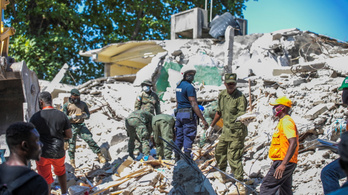 Eddig hivatalosan 1297 halálos áldozata van a haiti földrengésnek