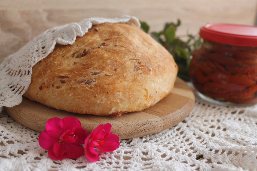 Aszalt paradicsomos házi kenyér: otthon is tökéletes lesz