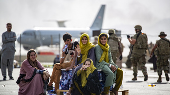 Felszólították a német és az amerikai állampolgárokat, hogy tartsák távol magukat a kabuli repülőtértől