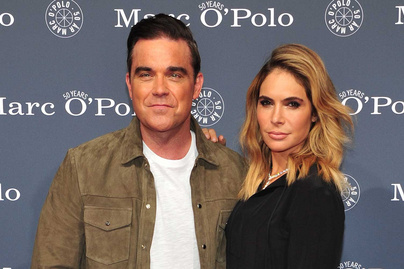 Robbie Williams felesége bikiniben: a 42 éves Ayda karcsú, mint a nádszál