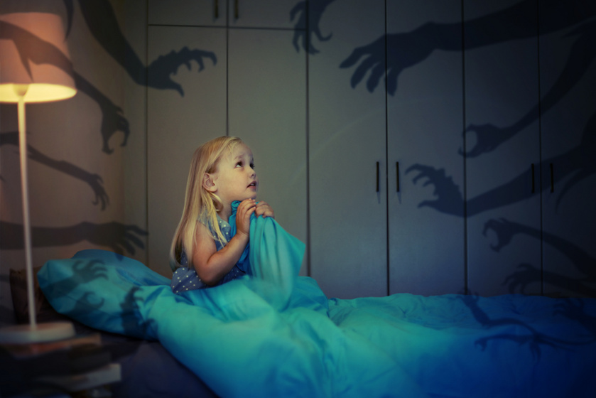 Hogyan segíts a gyermekednek, ha fél elaludni a sötétben? 5 tipp, amitől biztonságban érzi magát