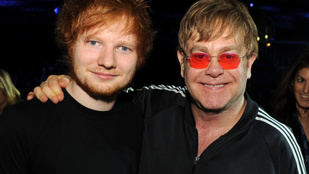 Elton John egy méretes márványpéniszt kapott Ed Sheerantól a születésnapjára