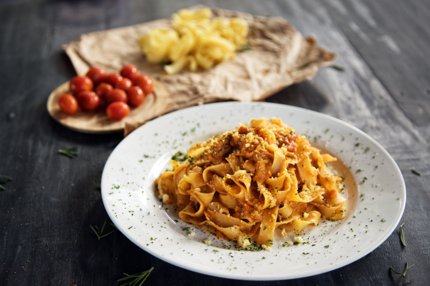 Bolognai ragu eredeti olasz recept alapján: nem csak tésztával lehet kínálni