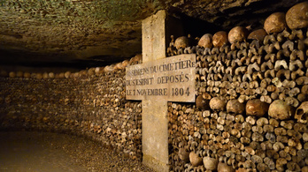 Lemászni a halál párizsi labirintusába