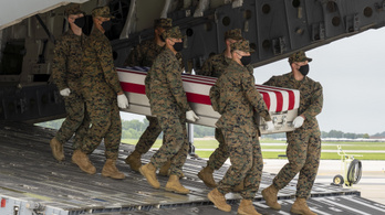 Hazaszállították a kabuli robbantásban elhunyt amerikai katonák holttesteit
