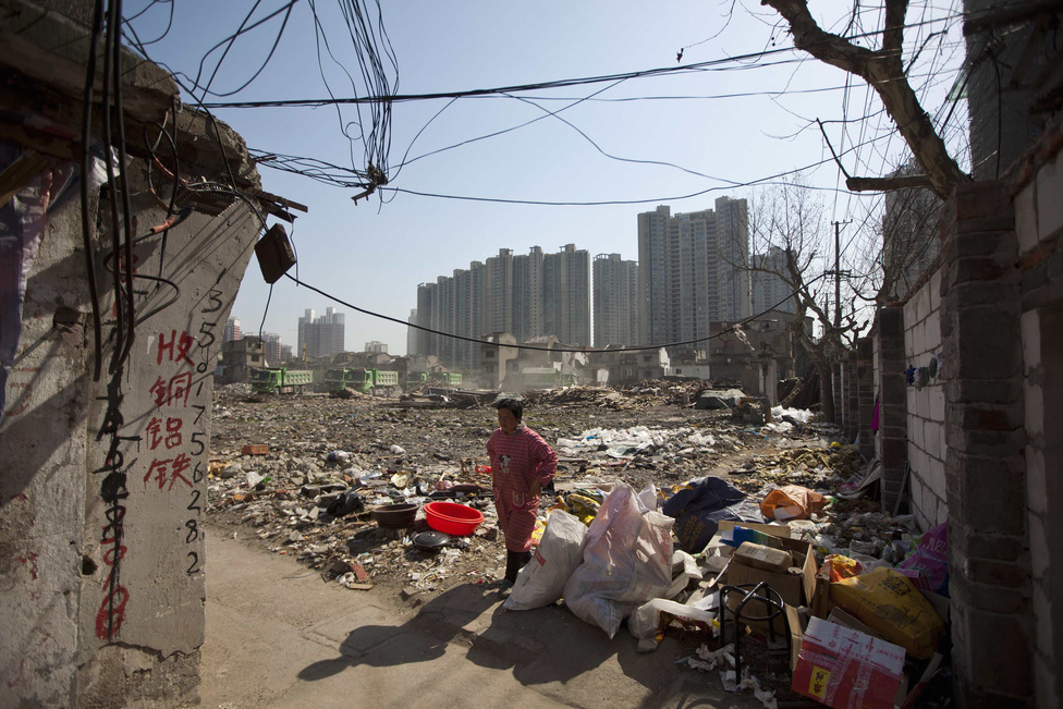 Shanghai egyik bontás alatt álló külvárosi negyede, ahol nemsokára felhőkarcolók épülnek.