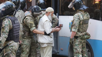 Aktivisták tűnnek el, tömegesen veszik őrizetbe a tüntetőket a Krímben