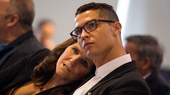 Cristiano Ronaldo eltiltotta édesanyját a meccsnézéstől