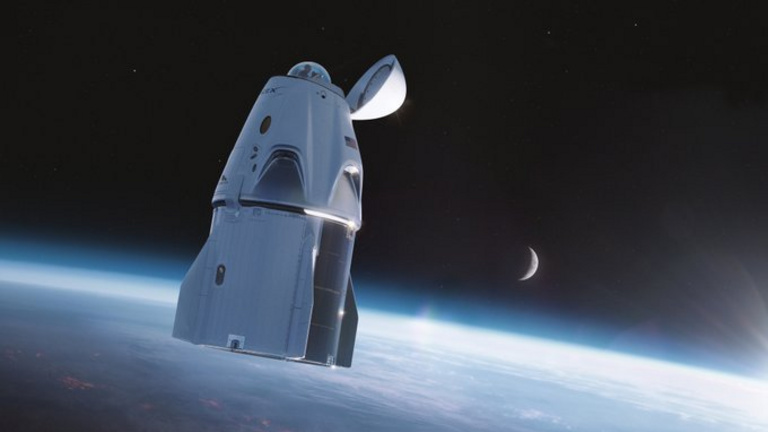 SpaceX: indul az első űrutazás civileknek