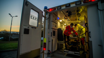 Öt perce van a kórháznak átvenni a mentővel szállított, életveszélyes állapotú beteget