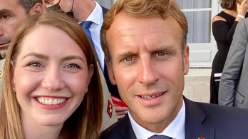 Ezért kapták lencsevégre Donáth Annát Emmanuel Macronnal