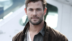 Eddig sem volt piskóta: a félmeztelen Chris Hemsworth megmutatta, hogyan gyúrja magát izomkolosszussá