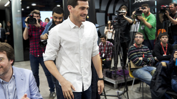 Iker Casillas Dubajban nyitotta meg kapusedző-központját