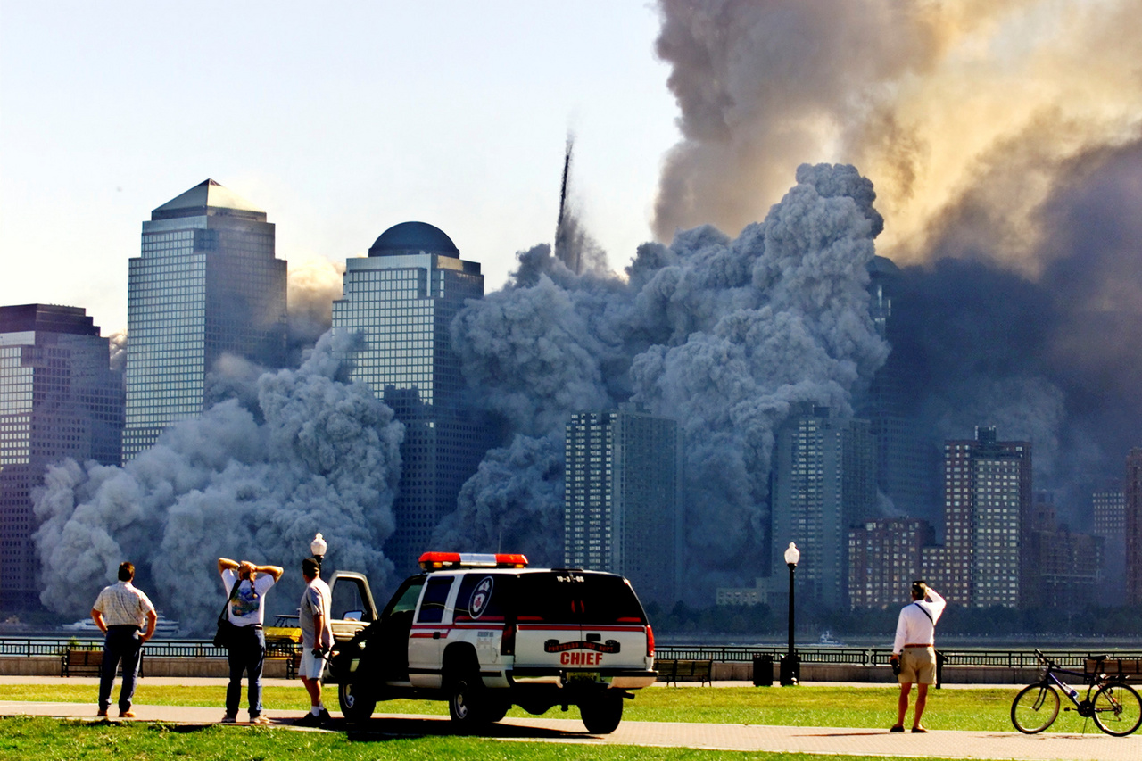 A szemtanúk döbbenten álltak, a város minden pontjáról látható volt a füst.