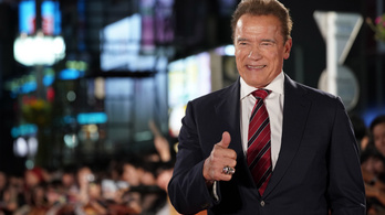 Schwarzeneggert lenyűgözte a 10 éves magyar kislány, aki foggal húzta el a terepjárót