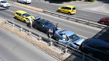 Csökkentek a kötelező biztosítások díjai, Budapesten a legveszélyesebb autóba szállni