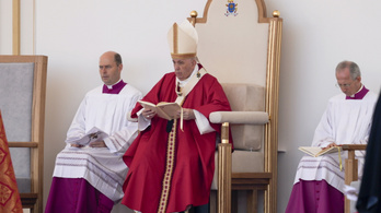 Ferenc pápa: A méltóság megújításához el kell hagyni az előítéleteket