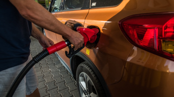 Tovább emelkedik a benzin ára pénteken, sosem volt még ilyen drága