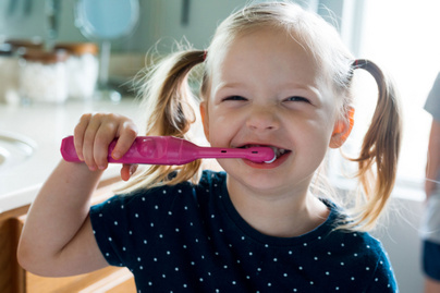 Tényleg egészségesebb lesz a gyerek foga elektromos fogkefével? A fogorvost kérdeztük