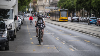 A budapesti vezetés szerint nem a nem létező biciklisáv miatt van dugó a Blahán