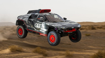 Versenyzőlegendák kínozták az Audi Dakar-szörnyét