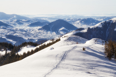 Varázslatosan szép télen a Kárpátok hegysége: a Radnai-havasok őrzik Románia legmélyebb barlangját is
