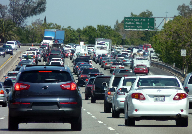 Kezd beállni a forgalom: délutáni zsúfoltság Los Angelesben