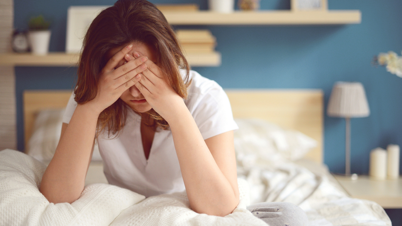 Szorongás, alacsony libidó, állandó nassolás: 4 figyelmeztető jel, hogy nem alszol eleget