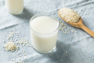 40 forintból készíthető rizsital házilag: 3 tejpótló ital recepttel, ami laktóz- és tejfehérje-érzékenységgel is iható