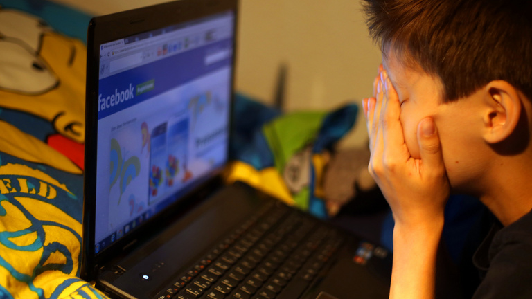 Gyerekek manipulálásával vádolják a Facebookot
