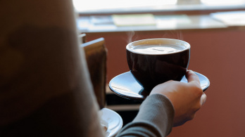 Tényleg elveszti koffeintartalmát az újramelegített kávé?
