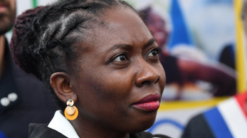 Elítéltek egy francia lapot, amiért rabszolgaként ábrázolt egy fekete bőrű képviselőnőt