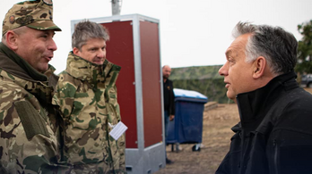 Orbán Viktor hadgyakorlatra ment, tábori sátorban tartott kormányülést