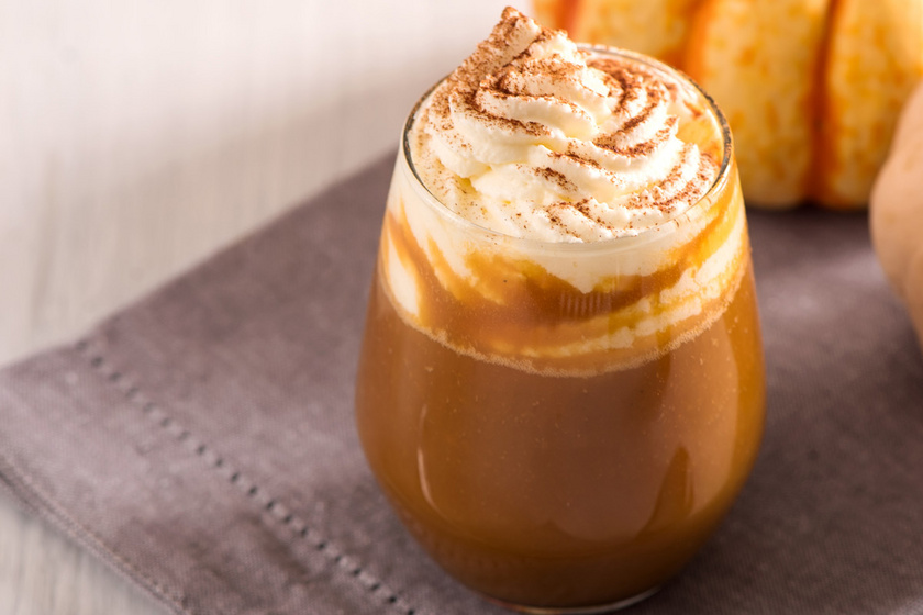 Krémes pumpkin spice latte házilag: ebben nem csak aroma a sütőtök