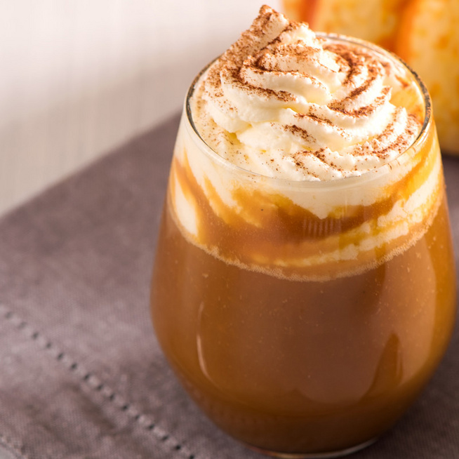 Krémes pumpkin spice latte házilag: ebben nem csak aroma a sütőtök