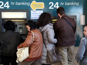 Betétesek rohamozták meg a ciprusi bankokat
