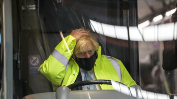 Boris Johnson szerint a kelet-európaiak hibája, hogy nem vonzó a kamionsofőr-szakma