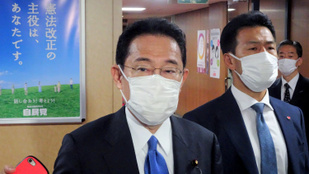 Hétfőn beiktatják Japán századik miniszterelnökét