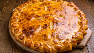 Almás-sajtos-burgonyás pite – édesen sós a végeredmény