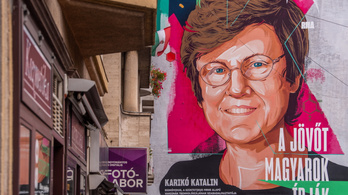 Megrongálták a Karikó Katalinról készült tűzfalfestményt az I. kerületben