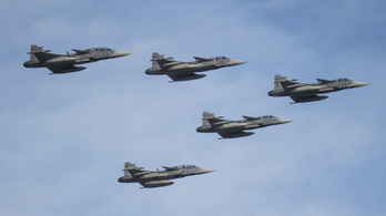 A Brit Királyi Légierő pilótái harcászati repülőgyakorlatot tartanak Magyarországon