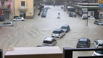 Hatalmas árvíz pusztít Észak-Olaszországban