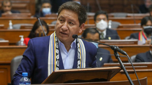 Két hónappal a kinevezése után meg is bukott Peru miniszterelnöke