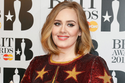 Adele testhezálló ruhában mutatta meg bomba alakját a Vogue-ban: ennyire dögösnek még sosem láttuk